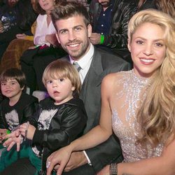Shakira y Piqué en Los 40 Music Awards junto a sus hijos