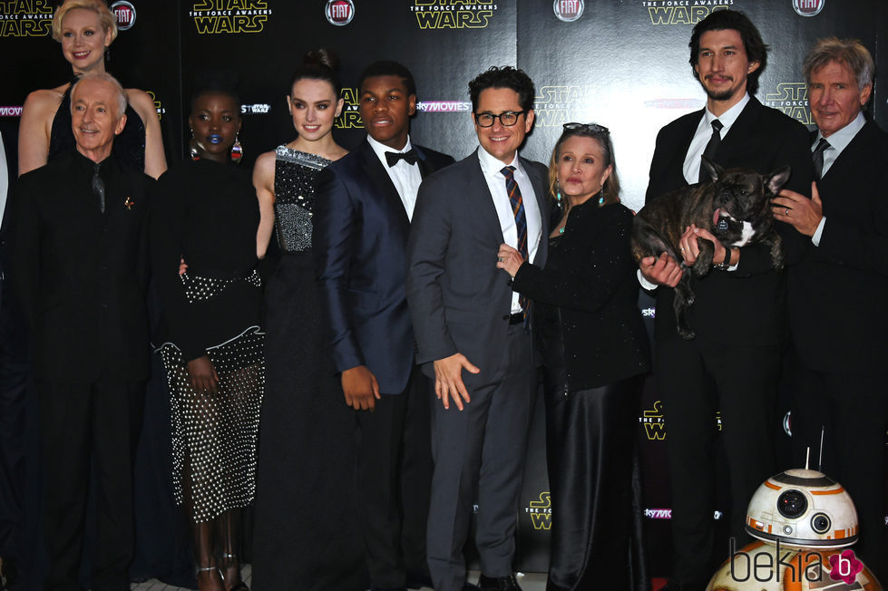 El elenco de 'Star Wars: El despertar de la fuerza' asiste al estreno europeo