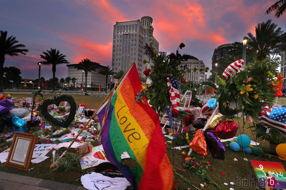 Memorial en honor a las víctimas del tiroteo de Orlando