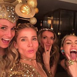 Elsa Pataky celebrando la Nochevieja con Miley Cyrus