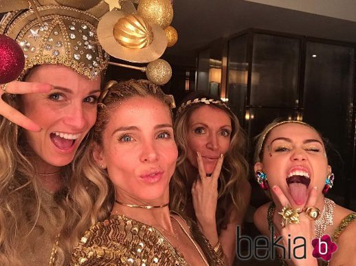 Elsa Pataky celebrando la Nochevieja con Miley Cyrus
