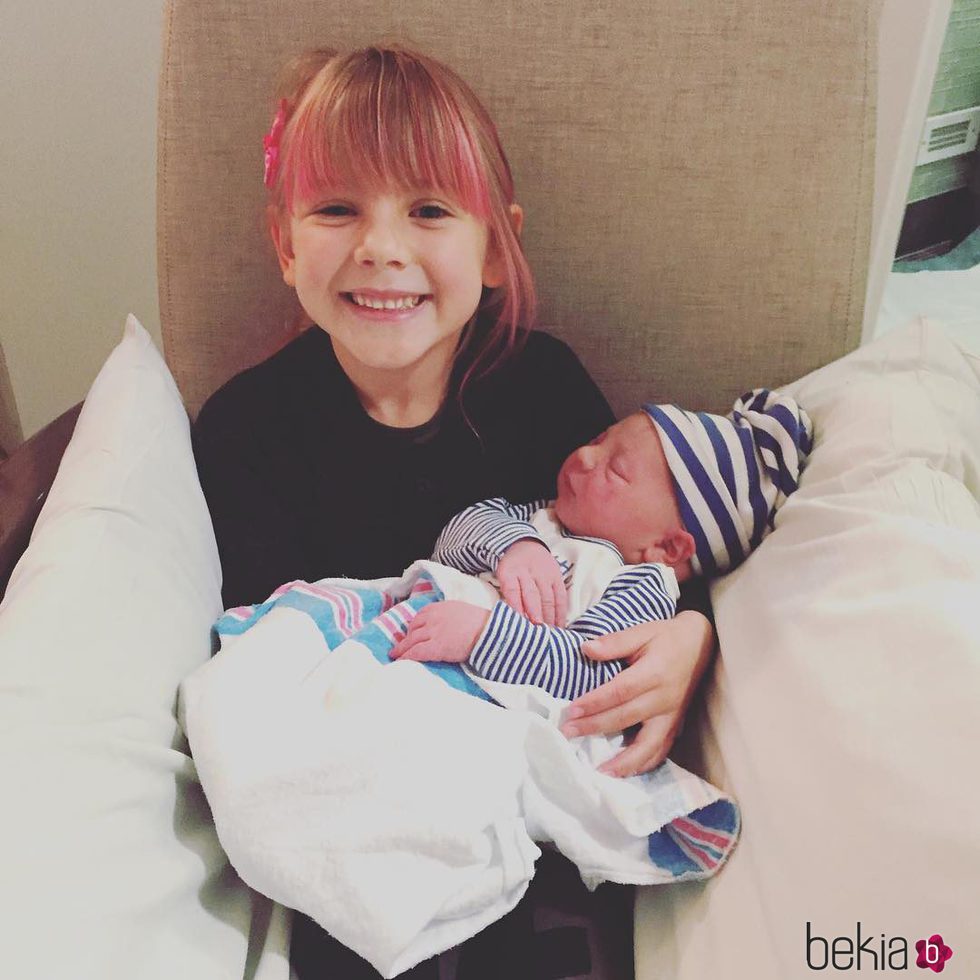 Pink publica esta fotografía donde se puede ver a sus hijos abrazados