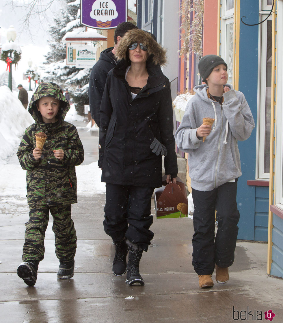 Angelina Jolie y sus hijos de vacaciones