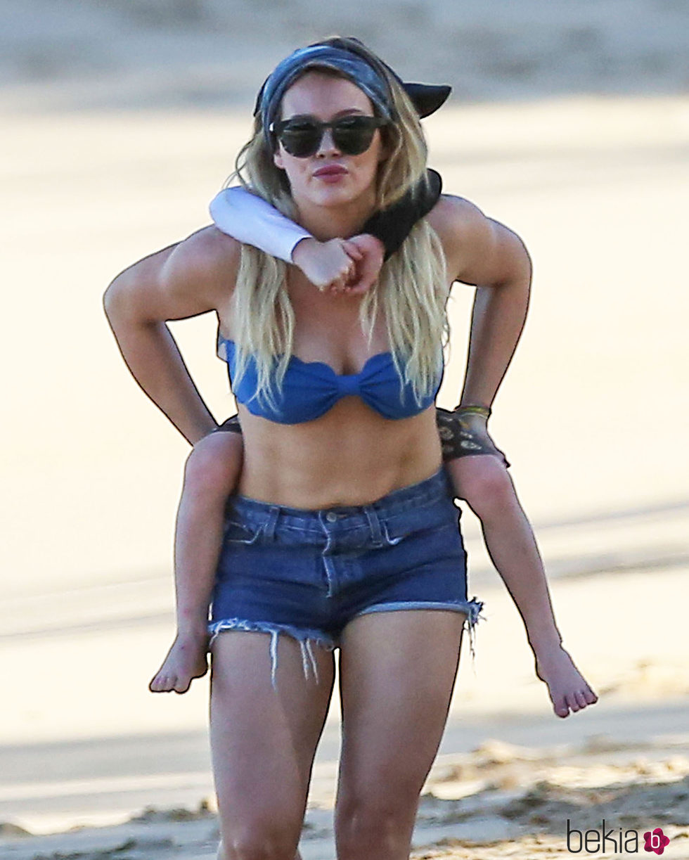 Hilary Duff y su hijo de vacaciones en Hawaii