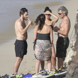 Jake Gyllenhaal junto a Jon Bon Jovi en una escapada a la playa