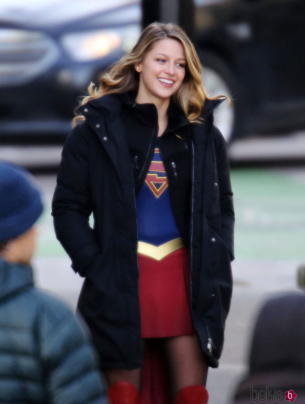 Melissa Benoist feliz en el rodaje de 'Supergirl'