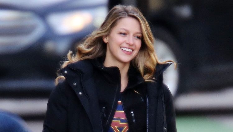 Melissa Benoist feliz en el rodaje de 'Supergirl'