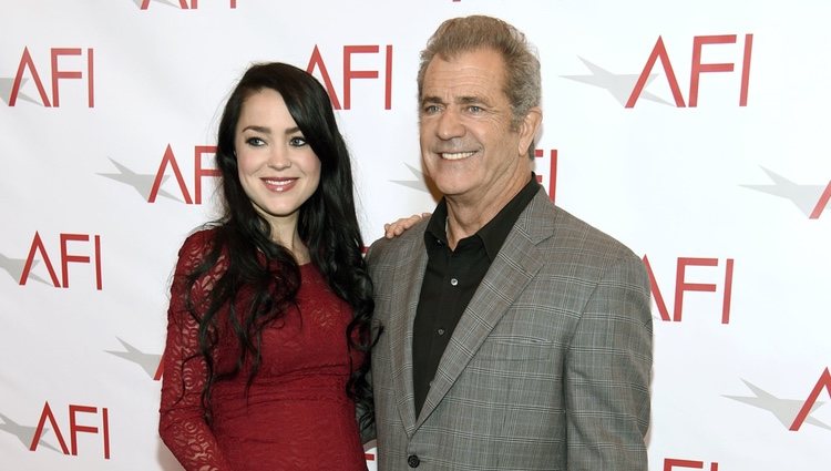 Mel Gibson y Roselind Ross en los AFI Awards 2017