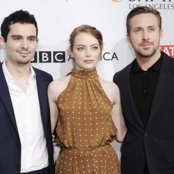Damien Chazelle, Emma Stone y Ryan Gosling en la BAFTA Tea Party 2017