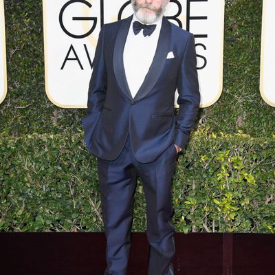 Liam Cunningham en la alfombra roja de los Globos de Oro 2017