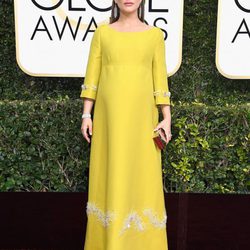 Natalie Portman luce embarazo en la alfombra roja de los Globos de Oro 2017
