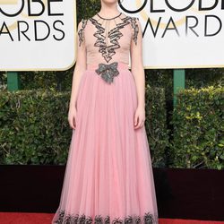Felicity Jones en la alfombra roja de los Globos de Oro 2017
