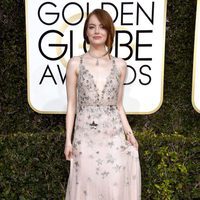Emma Stone en la alfombra roja de los Globos de Oro 2017