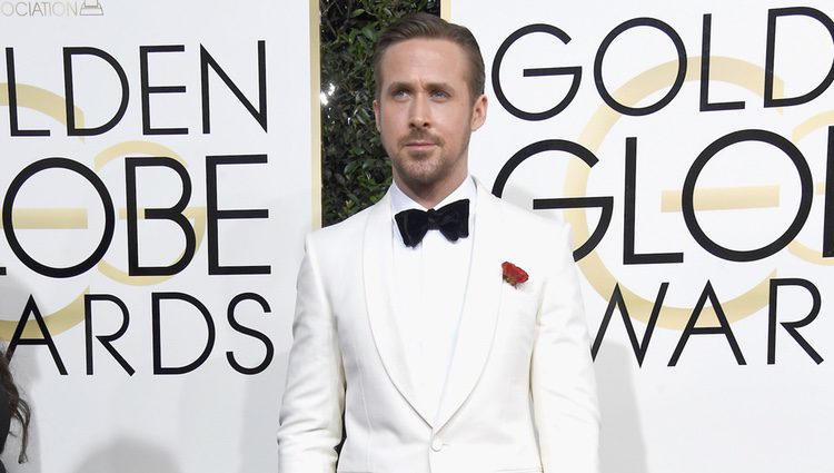 Ryan Gosling en la alfombra roja de los Globos de Oro 2017