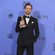 Tom Hiddleston con su Globo de Oro 2017