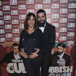 Melani Olivares con su marido Gorka González en el estreno de 'El cubo de Rubbish'