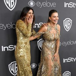 Priyanka Chopra y Sofía Vergara riéndose en la fiesta de Warner Bros tras los Globos de Oro 2017