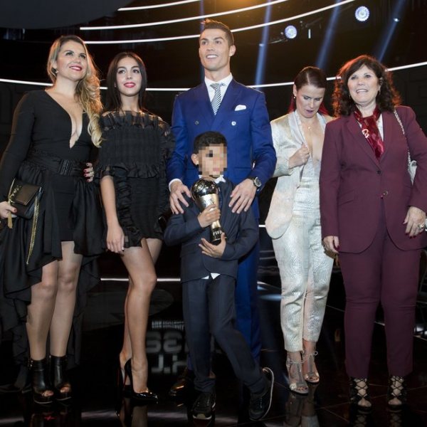 Cristiano Ronaldo en The Best FIFA Awards con su novia, su hijo y el