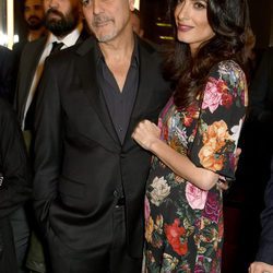 George Clooney y Amal Alamuddin en un acto público tras los rumores de embarazo