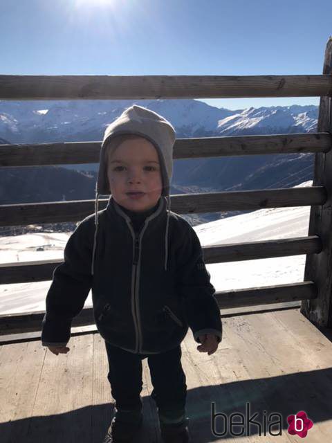 Nicolás de Suecia durante unas vacaciones de invierno en los Alpes suizos