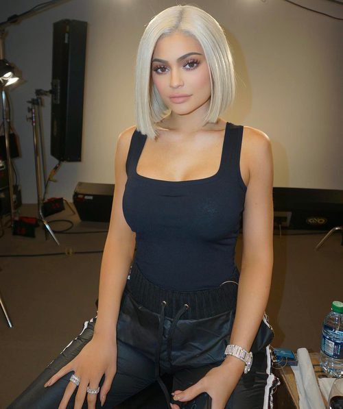 Kylie Jenner presumiendo de nueva peluca