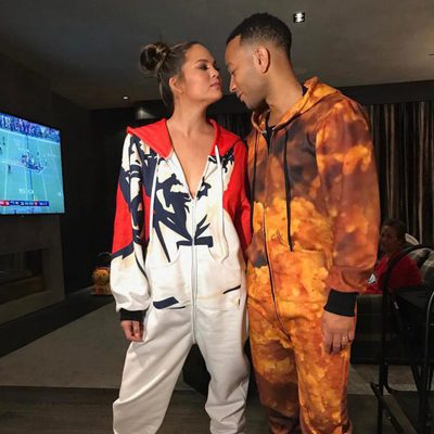 John Legend y su mujer Chrissy Teigen en una fiesta de pijamas