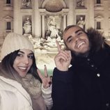 Beatriz y Rodrigo de 'GH17' posando delante de la Fontana Di Trevi de Roma