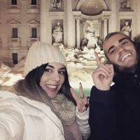 Beatriz y Rodrigo de 'GH17' posando delante de la Fontana Di Trevi de Roma