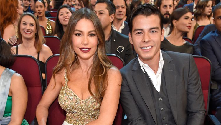 Sofía Vergara acompañada de su hijo Manolo González-Ripoll en los People's Choice Awards 2017