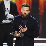 Justin Timberlake recogiendo su galardón en los People's Choice Awards 2017