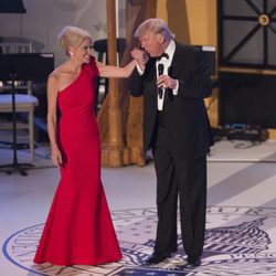 Donad Trump con su directora de campaña Kellyanne Conway