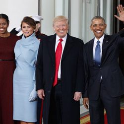 MIchelle Obama, Melania Trump, Donald Trump y Barack Obama en la Toma de Posesión de Donald Trump