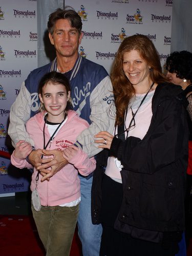 Eric Roberts, su mujer Eliza y su hija Emma Roberts en un viaje a Disneyland