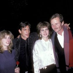 Lisa, Eric y Julia Roberts con John Voight en un evento
