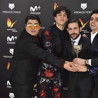 El equipo de 'Paquita Salas' con su Premio Feroz 2017