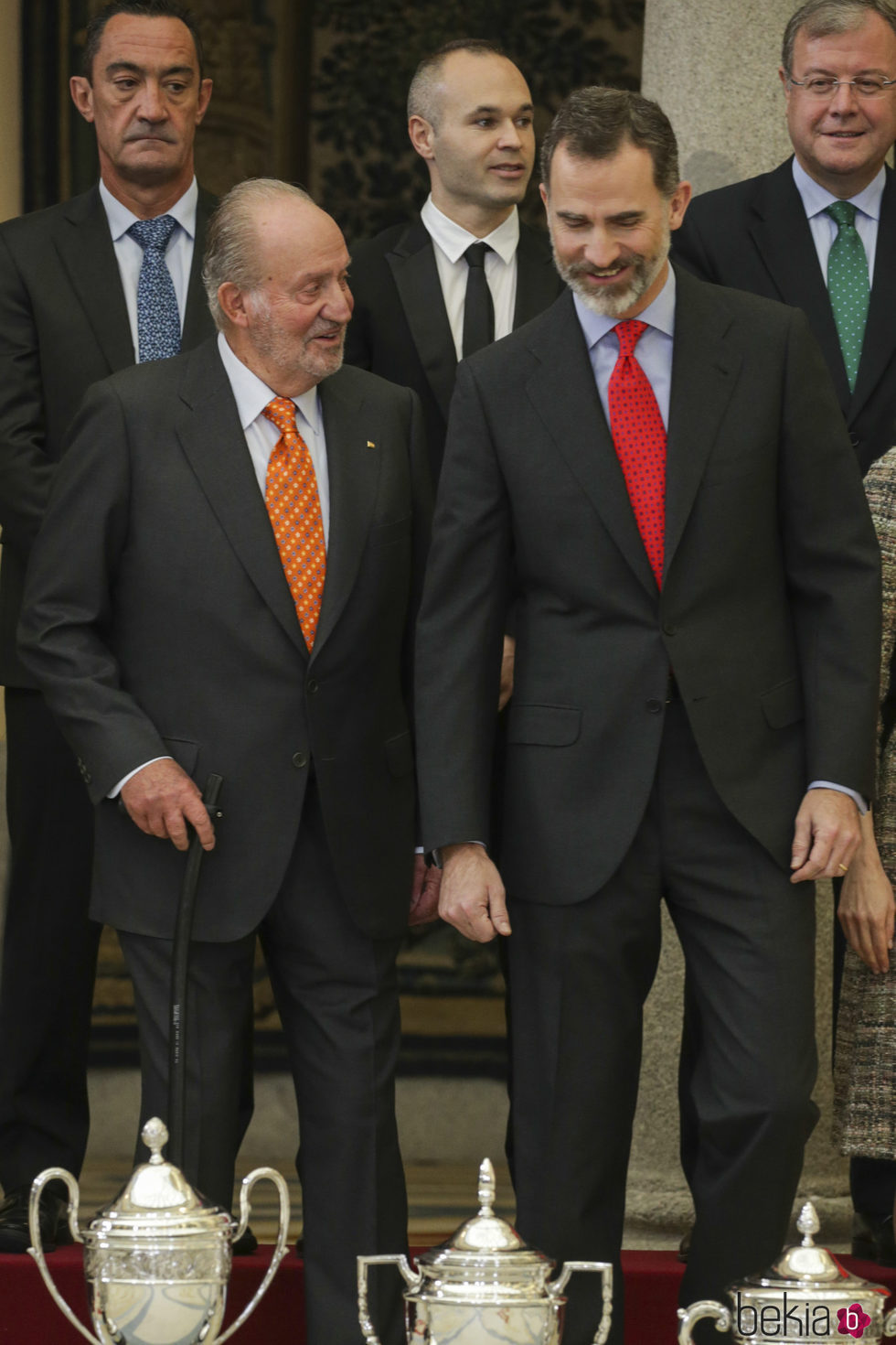 El Rey Felipe y su padre el Rey Juan Carlos muy sonrientes en los Premios Nacionales del Deporte