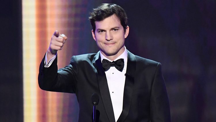 Ashton Kutcher inauguró los SAG Awards 2017