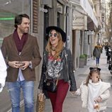 Elena Tablada con su hija Ella Bisbal y su novio Javier Ungría en su 36 cumpleaños
