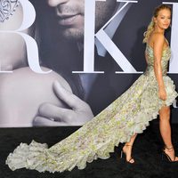 Rita Ora luciendo su vestido en el estreno de 'Cincuenta Sombras más Oscuras' en Los Angeles