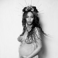 Beyoncé presume de embarazo en blanco y negro