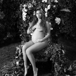 Beyoncé desnuda presumiendo de embarazo