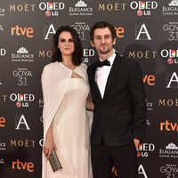 Raúl Arévalo y su pareja Melina Matthews en la alfombra roja de los Premios Goya 2017