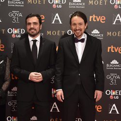 Alberto Garzón y Pablo Iglesias en la alfombra roja de los Premios Goya 2017