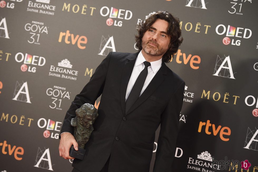 Óscar Faura con su premio Goya 2017