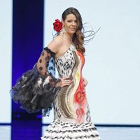 Laura Matamoros desfilando en SIMOF 2017