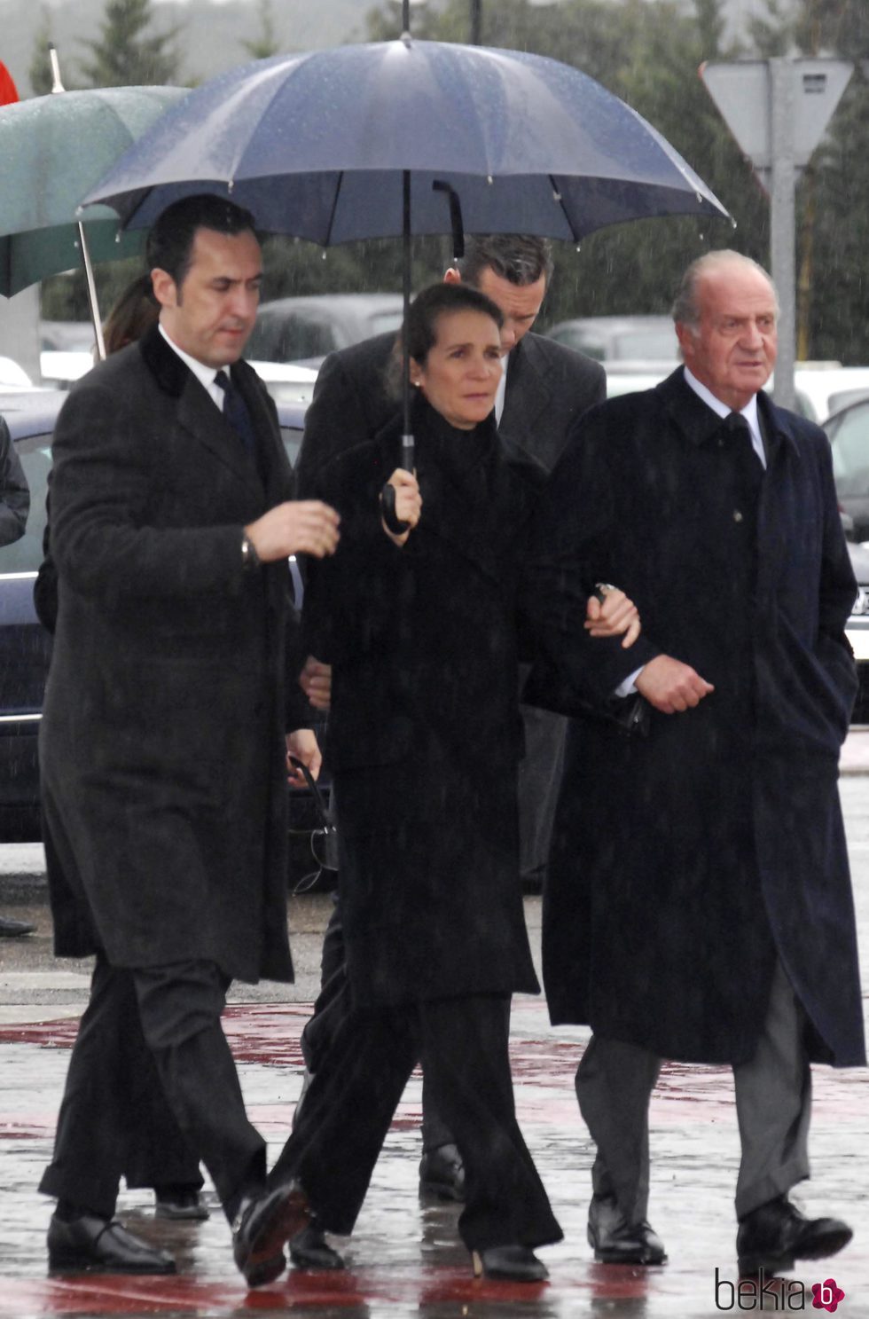Jaime de Marichalar, la Infanta Elena y el Rey Juan Carlos en el funeral de Erika Ortiz