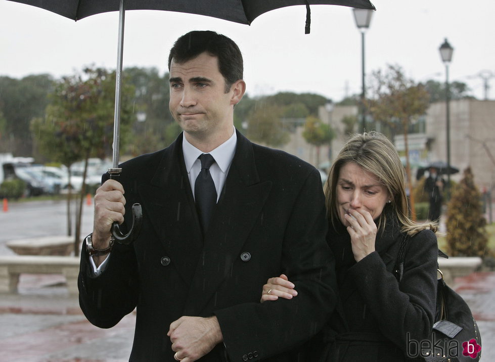Los Reyes Felipe y Letizia, rotos de dolor en el funeral de Erika Ortiz