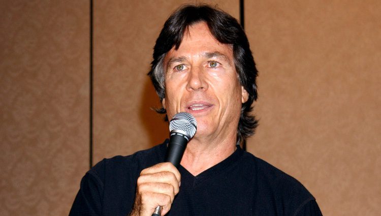 Richard Hatch ofreciendo una conferencia sobre 'Battlestar Galactica' en 2003