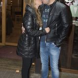 Belén Esteban y Miguel besándose en el cumpleaños de Kike Calleja