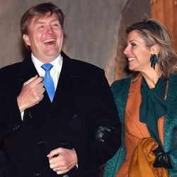 Guillermo Alejandro y Máxima de Holanda ríen divertidos durante su viaje oficial a Alemania